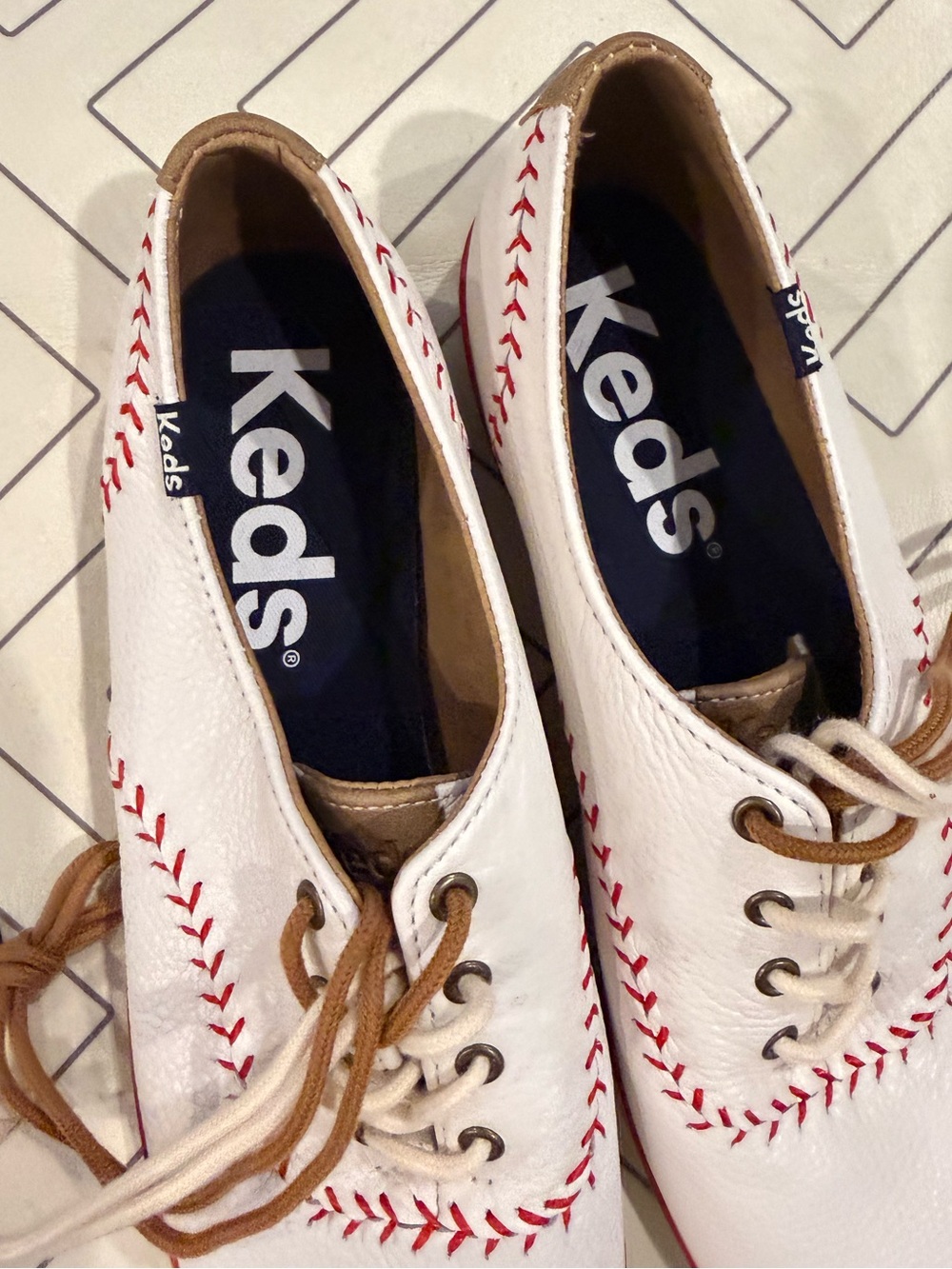 New Keds Women's White Baseball-Stitch Oxford Shoe - Picture 3 of 13